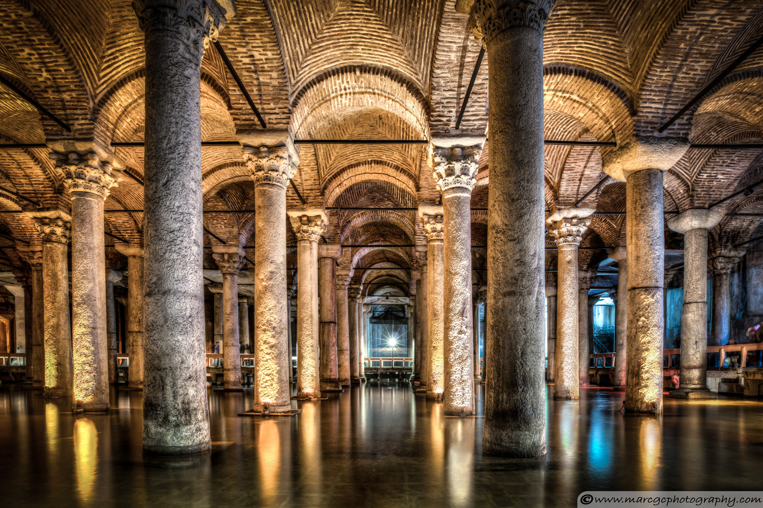 sunken-palace-or-basilica-cistern-istanbul-turkey-marc-g-c