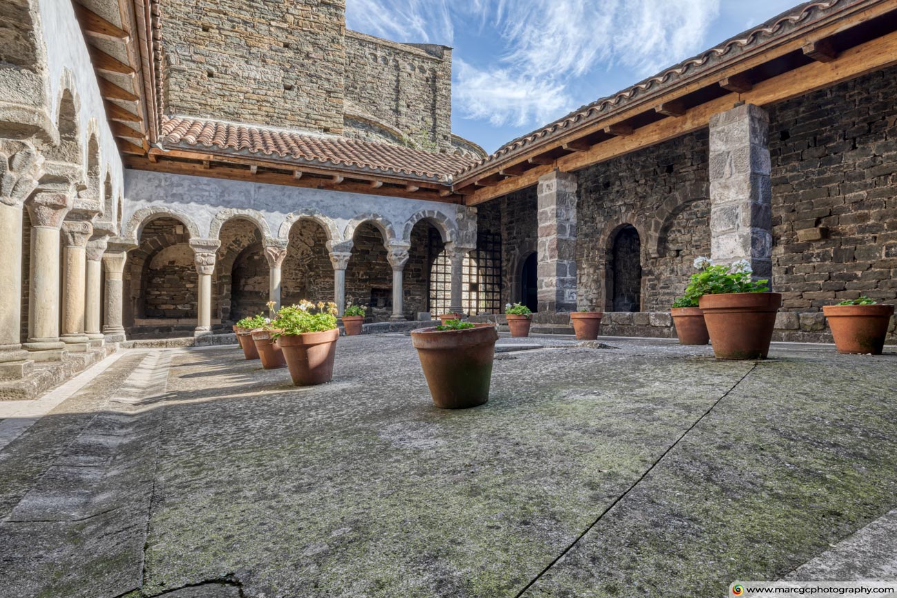 Sant Pere de Casserres Monastery, Cloister (Catalonia)